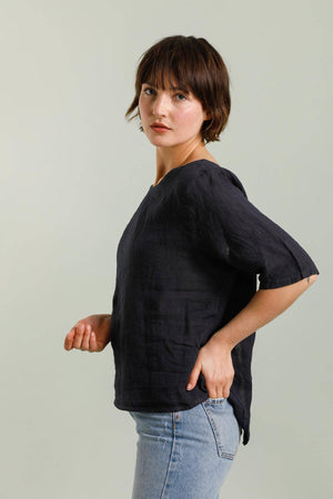 ROUND NECK T-SHIRT BUTTONED AT THE BACK 100% LINEN