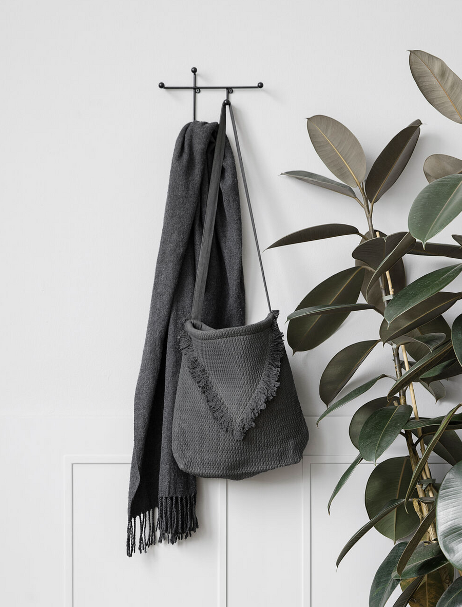 Prea Hook, Matt Black