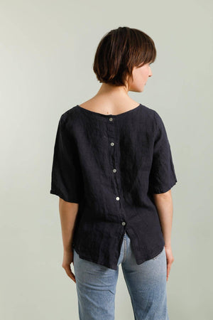 ROUND NECK T-SHIRT BUTTONED AT THE BACK 100% LINEN